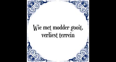 Tegeltje met Spreuk (Tegeltjeswijsheid): Wie met modder gooit, verliest terrein + Kado verpakking & Plakhanger