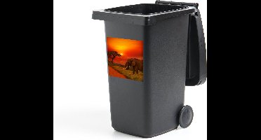 Container sticker Olifant - Zonsondergang - Oranje - Savanne - Dieren - 40x40 cm - Kliko sticker