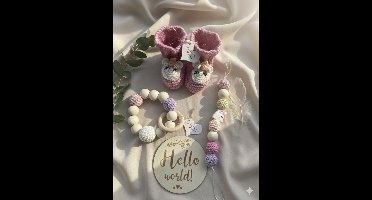 Maminobaby.nl | Baby geschenkset meisjes | Unicorn | Handmade Speenkoord | Gehaakte Babyslofjes | Kraamcadeu | Babyshower