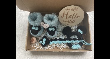 Maminobaby.nl Baby geschenkset jongens | Mickey mouse | Handmade speenkoord | Handmade bijtring | Gehaakte Babyslofjes | Kraamcadeu