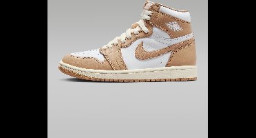 Nike Air Jordan 1 Retro High OG - Sneakers - Unisex - Maat 38 - Praline/Sail/Wit